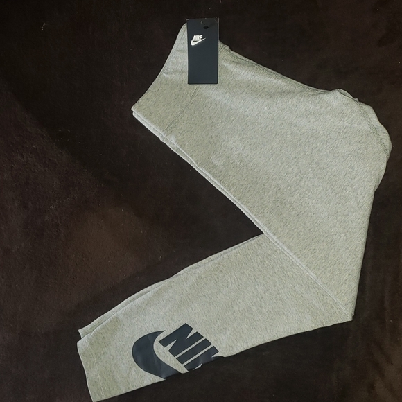 Nike Pants - Women's Nike leggings